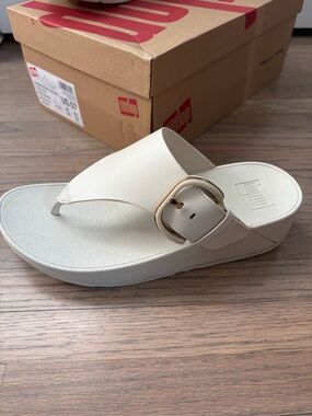 FitFlop Lulu Women's Cream Buckle Toe-Post Sandals